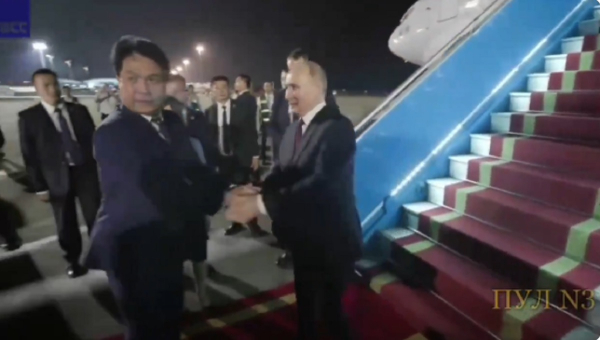Στο Βιετνάμ έφτασε ο Πούτιν