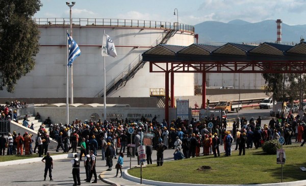 Τα ΕΛΠΕ δεν πληρώνουν παλιές οφειλές στο Ιράν μέχρι να ξεκαθαριστεί η κατάσταση