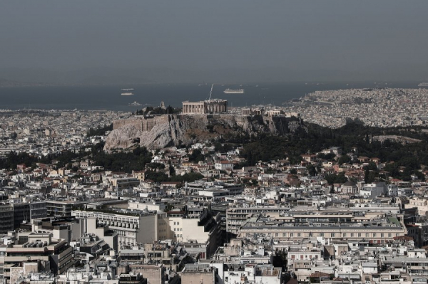 «Πυρετός» στα συμβολαιογραφεία για αγοραπωλησίες, γονικές παροχές και δωρεές ακινήτων