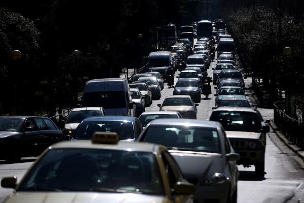 Αυξημένη η κίνηση στις εισόδους της Αττικής