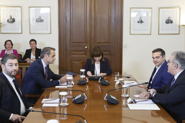 Η πολιτική ζωή μπαίνει σε μια μακρά και από πολλές απόψεις απρόβλεπτη τελική ευθεία προς τις εκλογές