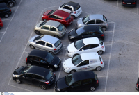 Σχεδόν 4.000 παρατημένα αυτοκίνητα και μηχανάκια έχει «μαζέψει» ο Δήμος Αθηναίων
