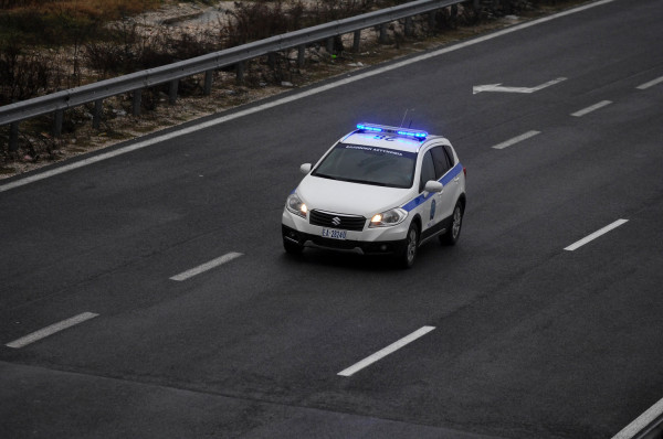 Ανατροπή νταλίκας στην Αττική οδό - Κλειστές δύο λωρίδες κυκλοφορίας