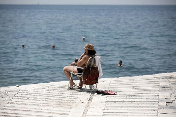 Έρχεται ο πρώτος καύσωνας του καλοκαιριού - Πού θα «χτυπήσει» 41 βαθμούς