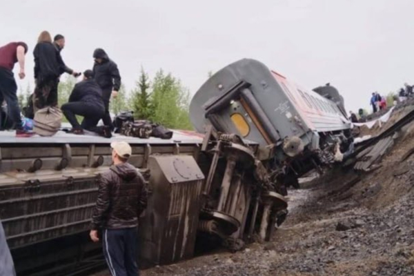 Εκτροχιάστηκε τρένο στη Ρωσία - Τουλάχιστον 43 τραυματίες