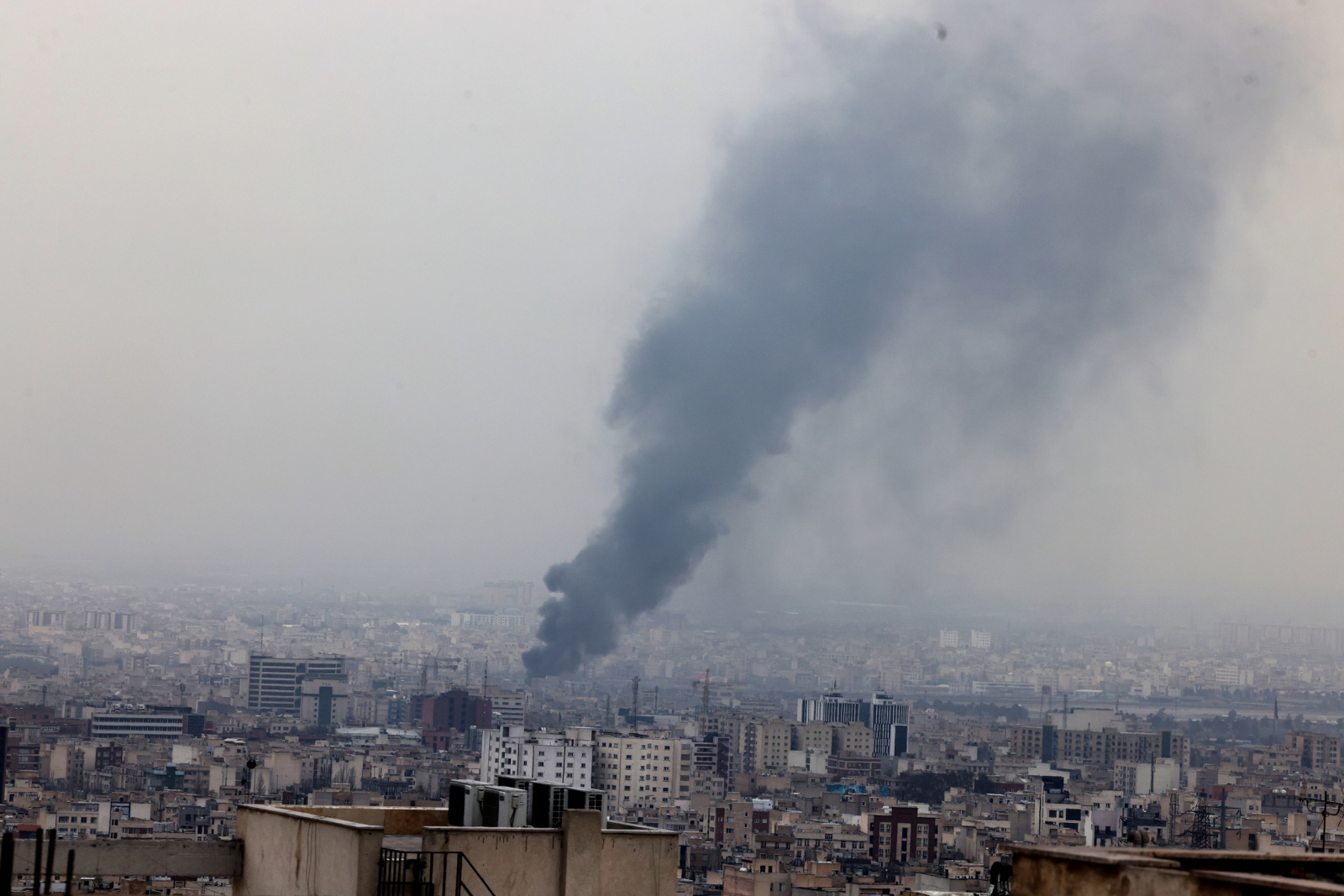 Πόλεμος στη Μέση Ανατολή: Νέες επιθέσεις στην Τεχεράνη, σειρήνες ξανά στο Ισραήλ