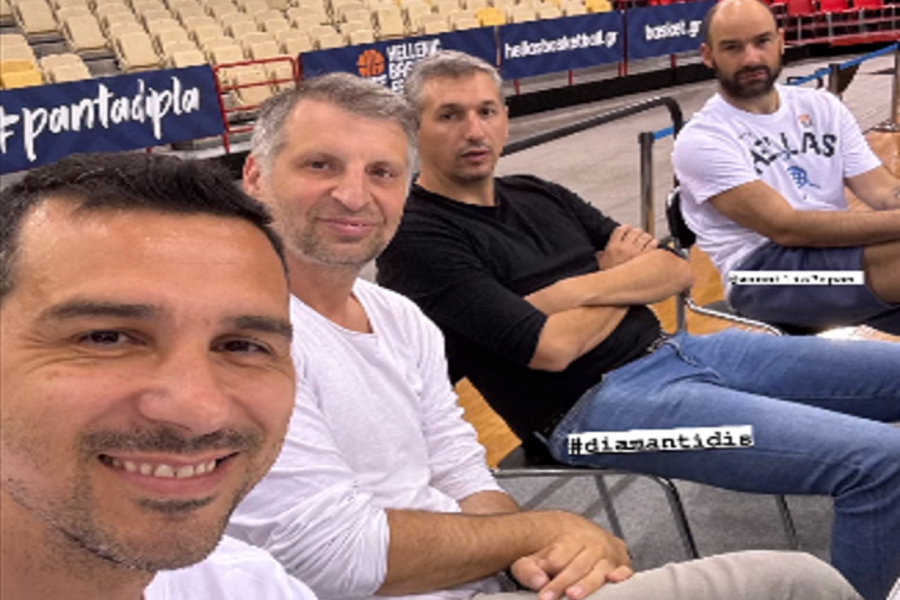 Εθνική μπάσκετ: Η «ιστορική» selfie Ζήση, Παπαλουκά, Διαμαντίδη και Σπανούλη