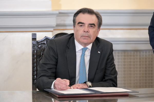 Συμφωνεί ο πρώην Επίτροπος -και νυν υπουργός- με τις επιθέσεις στην Ευρωπαϊκή Εισαγγελία;