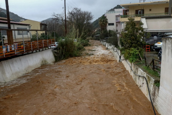 Παρατείνεται η καταβολή βεβαιωμένων οφειλών και ΦΠΑ για τους πληγέντες της Κρήτης