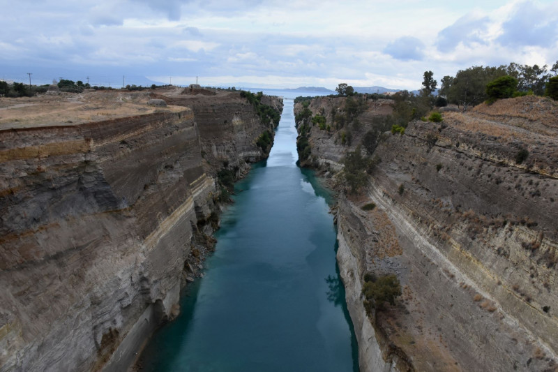 Η μεγάλη κατολίσθηση στον Ισθμό της Κορίνθου - Κλειστή η διώρυγα (βίντεο)