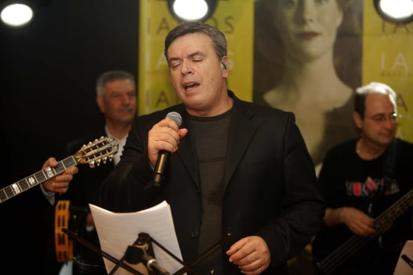 Μανώλης Λιδάκης: Σοβαρό πρόβλημα υγείας για τον τραγουδιστή