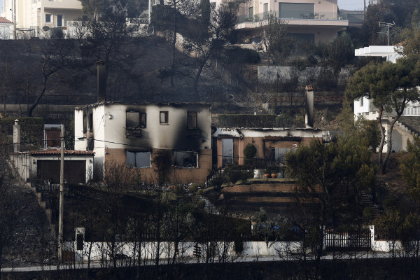 Συγκλονιστικά ντοκουμέντα από τη φονική πυρκαγιά στο Μάτι - «Έχει νεκρούς αλλά δεν τους ανακοινώνουν» (pics+vids)