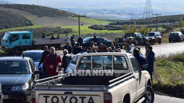 Λαμία: Συνεχίζονται οι διαμαρτυρίες κατοίκων για τους πρόσφυγες - Κάτοικοι έκλεισαν τον ΧΥΤΑ