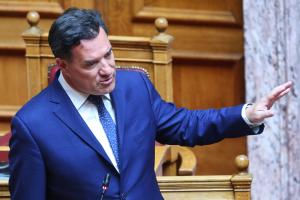Μήνυση του Άδωνη για την ψεύτικη φωτογραφία – «Προέρχεται από τσέχικο site»
