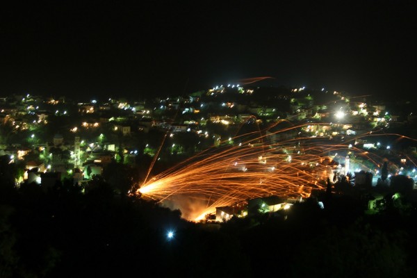 Χωρίς τις υπερβολές προηγούμενων χρόνων το έθιμο του ρουκετοπόλεμου στη Χίο