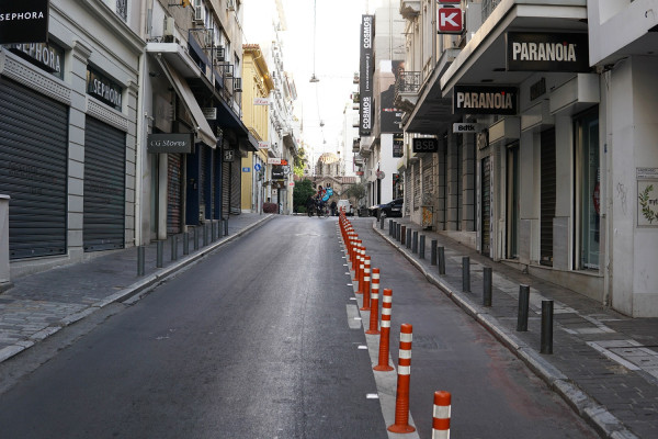 Lockdown: Σε ισχύ ο περιορισμός των μετακινήσεων από τις 9 το βράδυ έως τις 5 το πρωί, όλα τα μέτρα