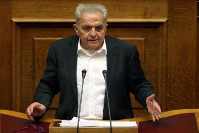 Φλαμπουράρης: «Να φέρουν οι πολιτικοί τα λεφτά τους στην Ελλάδα»