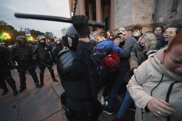 Νέες απειλές Μόσχας εις βάρος τη Δύσης την ώρα που οι Ρώσοι πολίτες ψάχνουν... διαφυγή