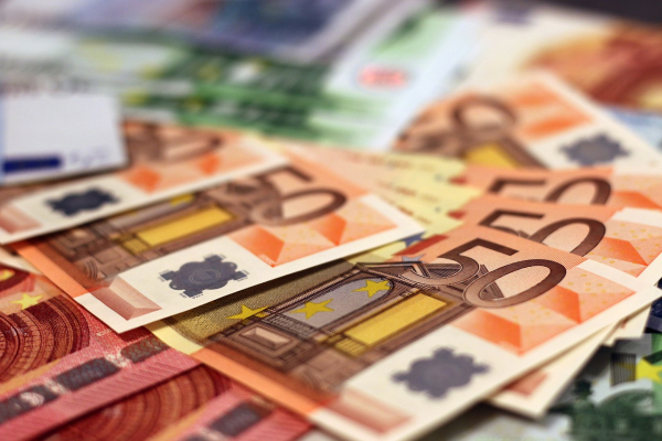 «Χάσμα» στο επιτοκιακό περιθώριο μεταξύ ελληνικών και ευρωπαϊκών τραπεζών