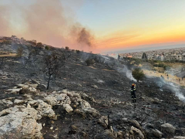 Πρόστιμο 4.640 ευρώ στα γυμνασιόπαιδα που έβαλαν φωτιά στην Άνω Γλυφάδα