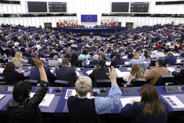 Το σενάριο ενός σταδιακού εμπάργκο της ΕΕ στο ρωσικό πετρέλαιο «τρομάζει» τις αγορές ενέργειας