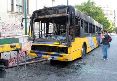 «Παρανάλωμα του πυρός» έγιναν 3 τρόλεϊ στην οδό Πατησίων