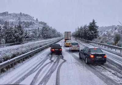 Έντονη χιονόπτωση αυτή την ώρα στο Καρπενήσι