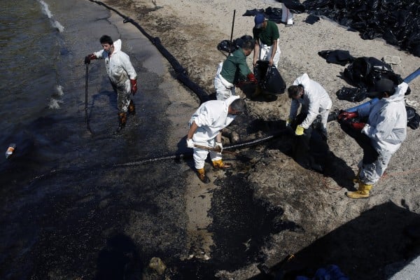 Συγκροτείται συντονιστικό όργανο για τη διαχείριση της ρύπανσης από την πετρελαιοκιλήδα