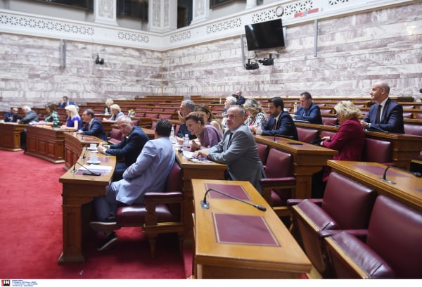 Βουλή: Μετωπική με το καλημέρα στην Επιτροπή Θεσμών για τις υποκλοπές