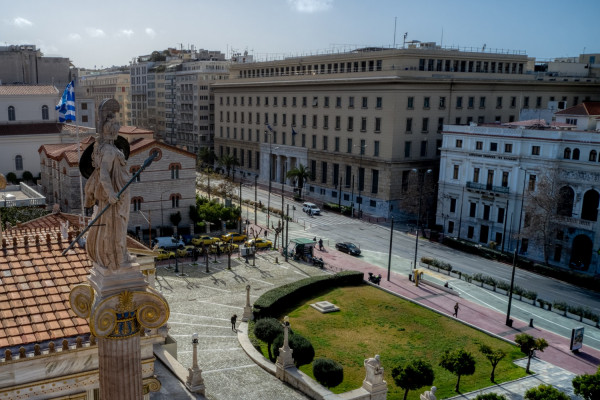 Πάνω από 1000 τα κρούσματα σήμερα, 406 οι διασωληνωμένοι, 30 οι νεκροί