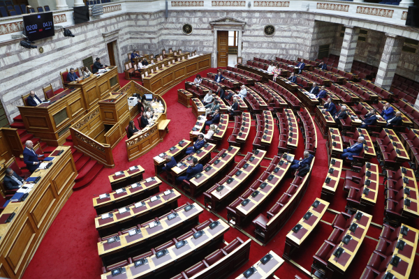 Κόντρα για τον Αυγενάκη στη Βουλή: «Ξέρατε από την αρχή, να ξαναδούμε τη βουλευτική ασυλία» - «Μιλήστε πρώτα με τον Πολάκη»