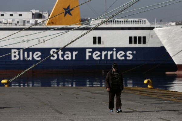 Με καθυστέρηση κατέπλευσε στη Σύρο το BLUE STAR NAXOS, λόγω διαμαρτυρίας