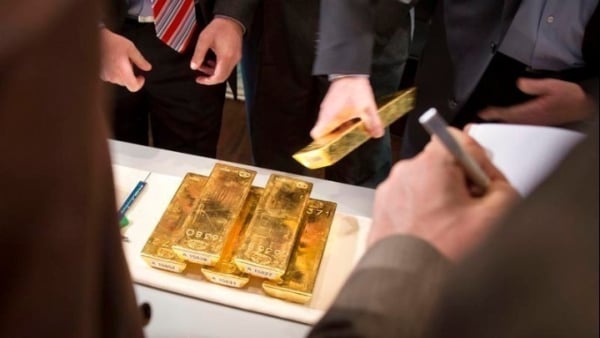 Νέο ιστορικό ρεκόρ στην τιμή του χρυσού, ξεπέρασε τα 2.200 δολάρια η ουγγιά