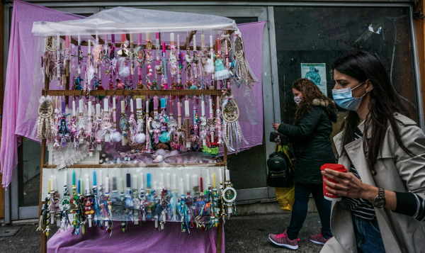 Εορταστικό ωράριο: Σε ισχύ από σήμερα, τι ώρα ανοίγουν και τι ώρα κλείνουν μαγαζιά και σούπερ μάρκετ