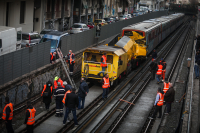 Νεκρός ο ένας από τους τρεις εργάτες που τραυματίστηκαν στο δυστύχημα στον ηλεκτρικό (εικόνες)