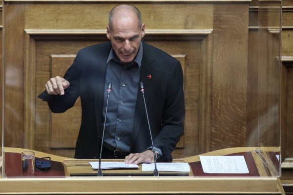 Μάρτυρας υπεράσπισης του Ασάνζ ο Βαρουφάκης