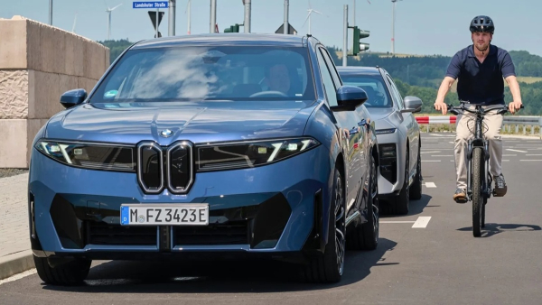 Η BMW iX3 βλέπει τον κίνδυνο πριν από εσένα