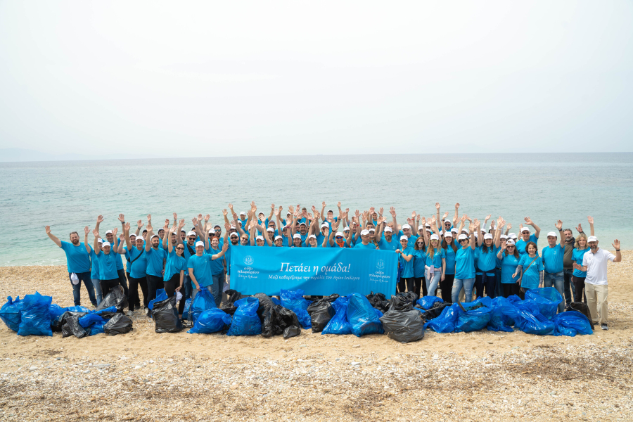 Πρωτοβουλία καθαρισμού παραλίας από την Ποτοποιία Πλωμαρίου Ισίδωρος Αρβανίτης και του Πανεπιστημίου Αιγαίου