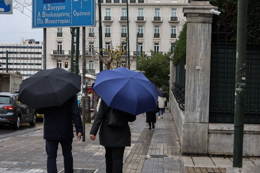 Καιρός: Με βροχές η Ανάσταση το Μεγάλο Σάββατο και το ψήσιμο του οβελία την Κυριακή του Πάσχα