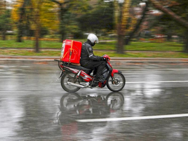 Φαγητό με delivery: Πόσο ασφαλές είναι εν καιρώ κορονοϊού;