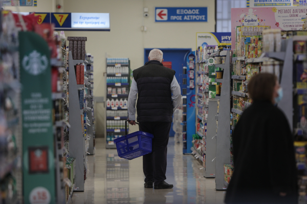 Εκτός ορίων πλέον η τιμή της φέτας, ξεπέρασε τα 20 ευρώ το κιλό στα σούπερ μάρκετ