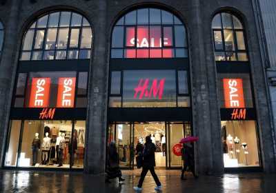 Καταγγελία κατά της H&amp;M για απειλές απόλυσης και εργασιακή γαλέρα