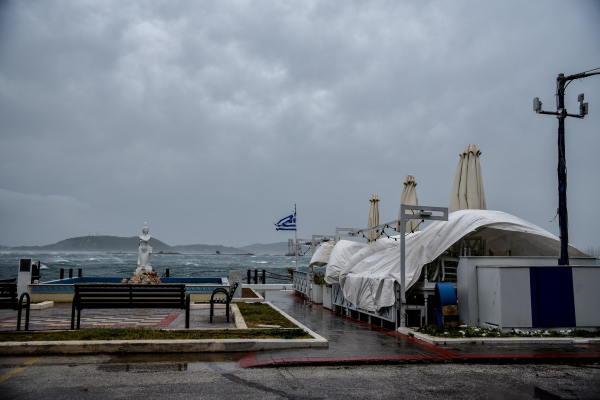 Η κακοκαιρία Fobos χτυπά δυτικά με ισχυρές βροχές και καταιγίδες - Η πρόβλεψη του μετεωρολόγου Δ. Παπαϊωάνου στο Dnews