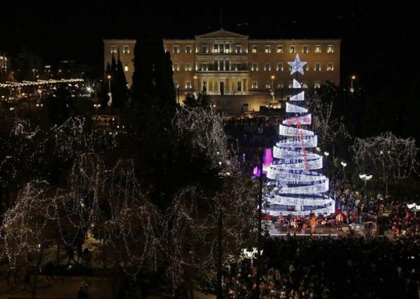 Ο Μπακογιάννης ξηλώνει τα χριστουγεννιάτικα αστεράκια - Τι αλλάζει στον στολισμό της Αθήνας