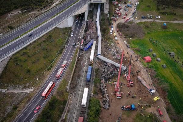 Νέο βίντεο από την τραγωδία στα Τέμπη: «Όλοι έξω, γρήγορα, έχει φωτιά» - Τα πρώτα δευτερόλεπτα μέσα στα βαγόνια