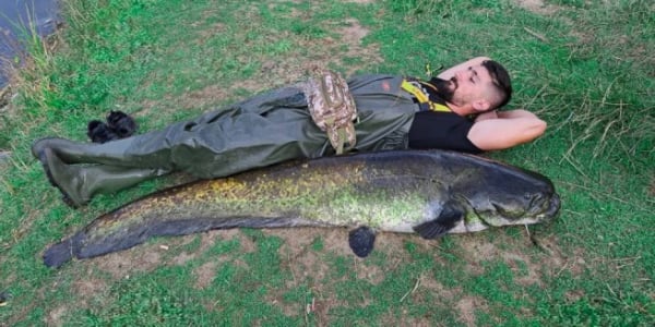 Έπιασε ψάρι 70 κιλών στην Μεγαλόπολη - Οι φωτογραφίες που κόβουν την ανάσα
