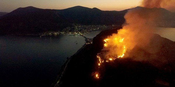 Υπο έλεγχο η φωτιά στο κάστρο της Μονεμβασίας