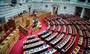 Νομοσχέδιο σκούπα στη Βουλή για θέματα στρατολόγησης και στρατιωτικό προσωπικό