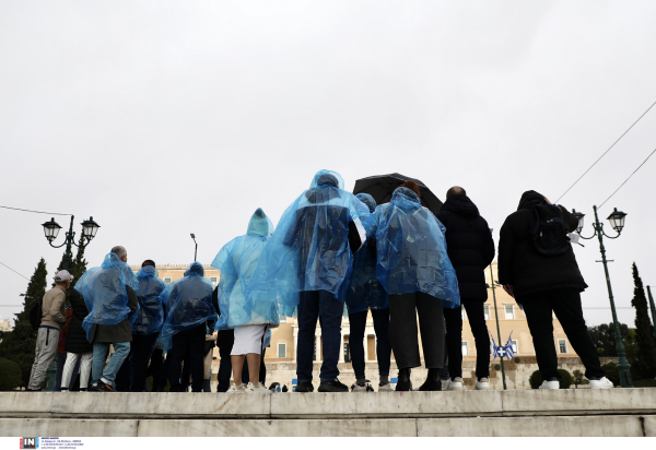 «Οπλιστείτε» με... ομπρέλα σήμερα, αλλάζει ο καιρός με βροχές και αφρικανική σκόνη