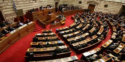 Μειώνονται οι υπάλληλοι στα κυβερνητικά γραφεία